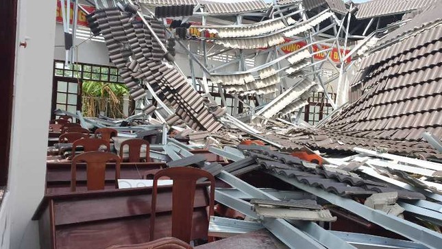 Công an vào cuộc vụ Hội trường ủy ban bất ngờ đổ sập ảnh 2
