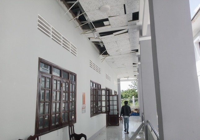 Công an vào cuộc vụ Hội trường ủy ban bất ngờ đổ sập ảnh 4