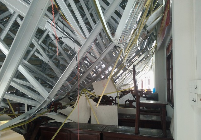 Công an vào cuộc vụ Hội trường ủy ban bất ngờ đổ sập ảnh 3