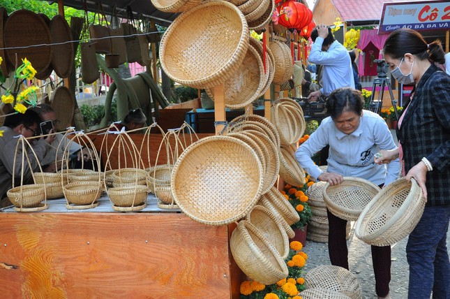 Rộn ràng sắc xuân trên phố Tây Đô ảnh 2