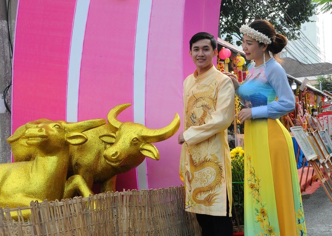 Rộn ràng sắc xuân trên phố Tây Đô ảnh 15