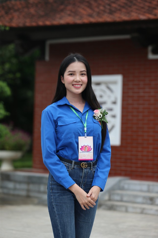 Hoa khôi Huỳnh Thúy Vi: Rèn luyện đức lẫn tài để cống hiến cho đất nước ảnh 2