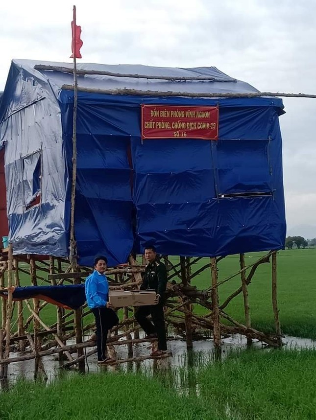 Tuổi trẻ An Giang 'thắp sáng biên cương' ngăn chặn COVID-19 ảnh 3