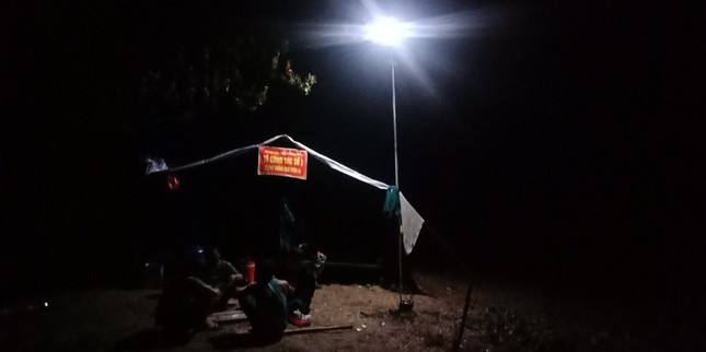 Tuổi trẻ An Giang 'thắp sáng biên cương' ngăn chặn COVID-19 ảnh 4
