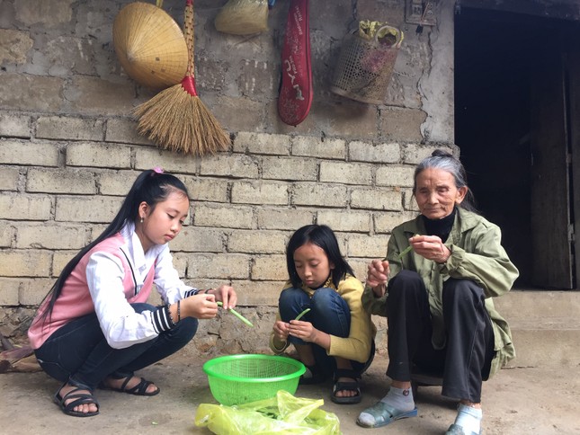 Cần lắm sự chung tay giúp đỡ gia đình bé có tim bên phải, 3 lần tưởng chết rồi sống lại ảnh 3