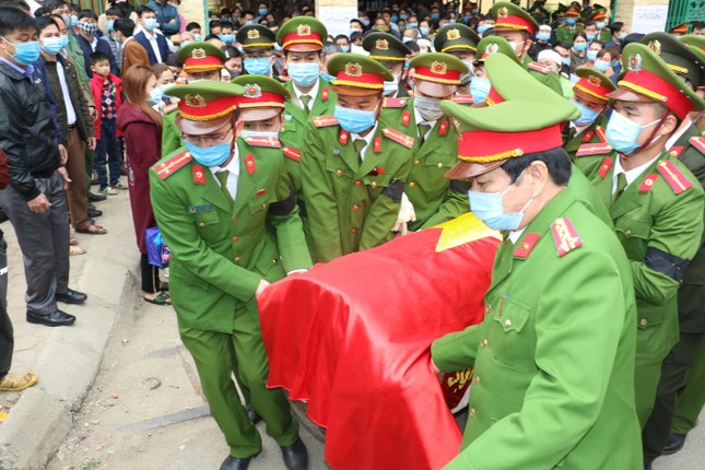 Thăng cấp bậc hàm trước niên hạn thiếu tá hy sinh khi làm nhiệm vụ ảnh 4