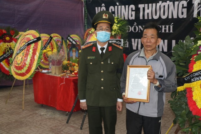 Thăng cấp bậc hàm trước niên hạn thiếu tá hy sinh khi làm nhiệm vụ ảnh 2