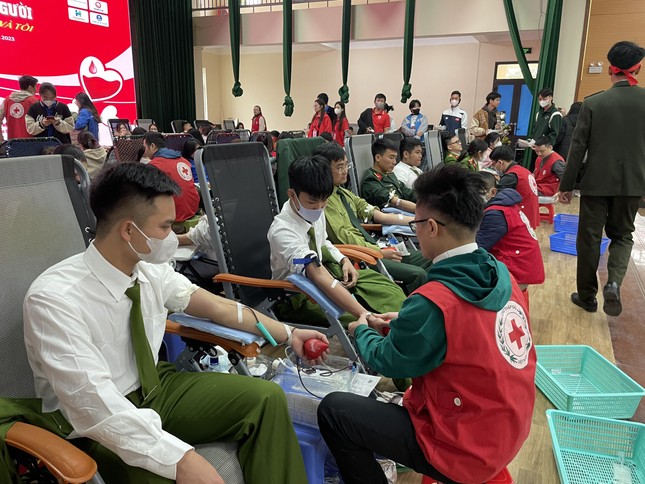 Thanh Hóa: Hơn 1.000 tình nguyện viên tham gia Chủ Nhật Đỏ tại Đại học Hồng Đức ảnh 5