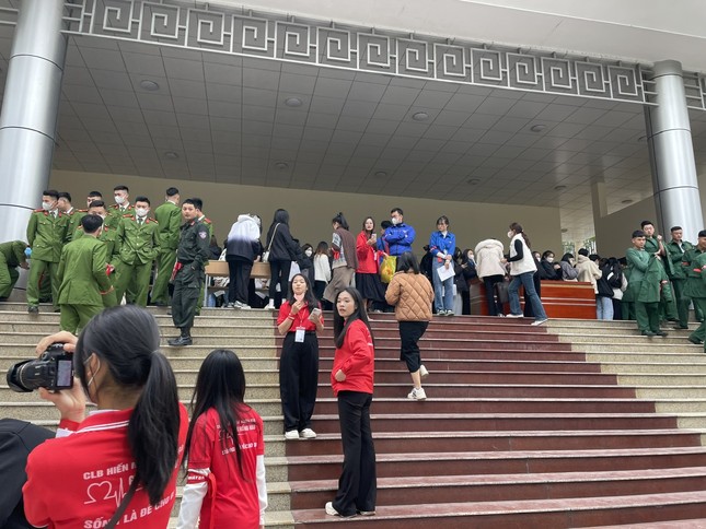 Thanh Hóa: Hơn 1.000 tình nguyện viên tham gia Chủ Nhật Đỏ tại Đại học Hồng Đức ảnh 11