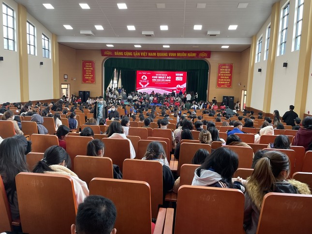 Thanh Hóa: Hơn 1.000 tình nguyện viên tham gia Chủ Nhật Đỏ tại Đại học Hồng Đức ảnh 13