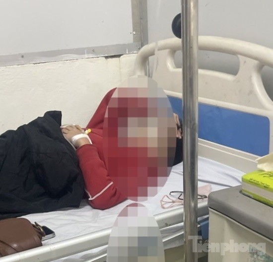 Nhiều học sinh đau bụng sau bữa trưa phải nhập viện ở Thanh Hoá: Nhà trường, phường báo cáo số liệu không đúng ảnh 6