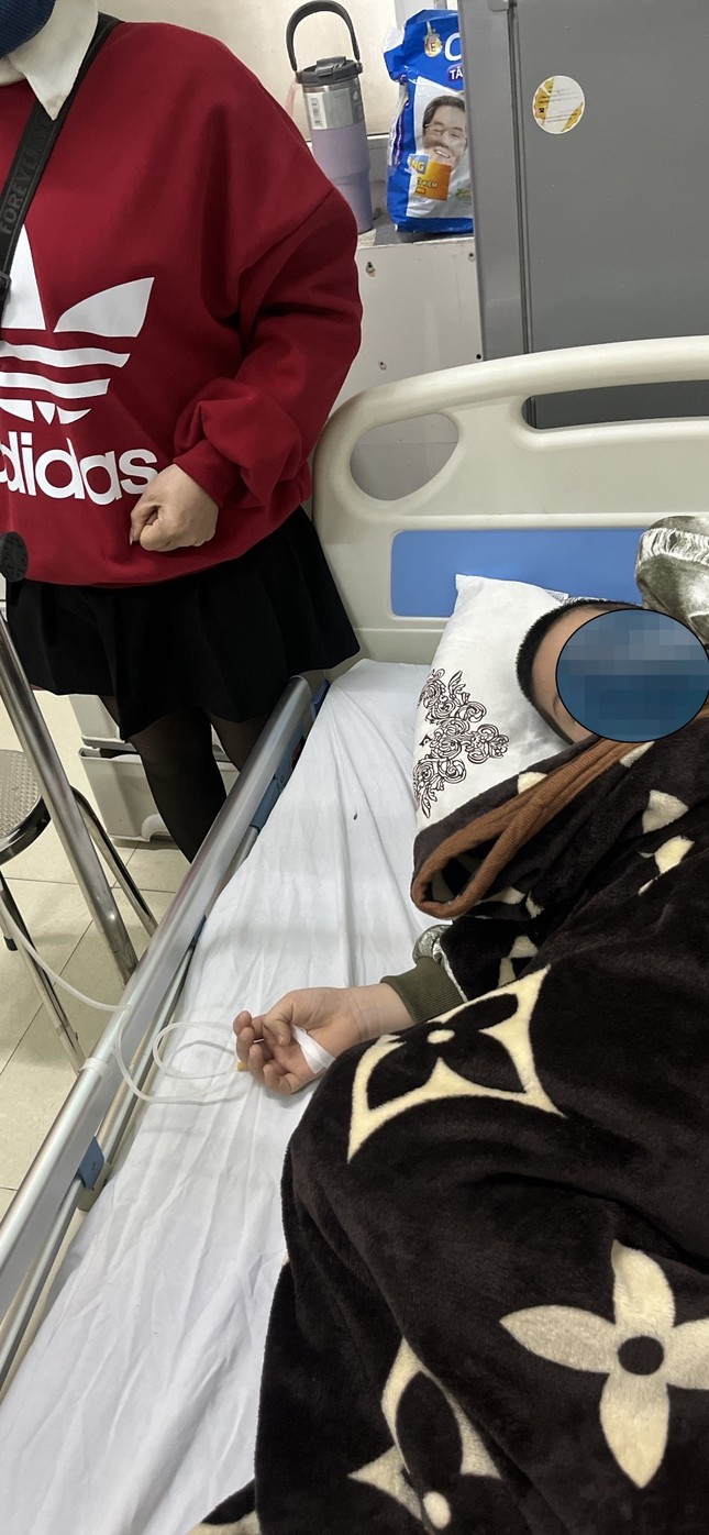 Nhiều học sinh đau bụng sau bữa trưa phải nhập viện ở Thanh Hoá: Nhà trường, phường báo cáo số liệu không đúng ảnh 3