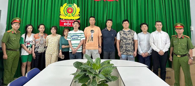 Phá tụ điểm mại dâm cho người nước ngoài tại nhà hàng ở TPHCM ảnh 4