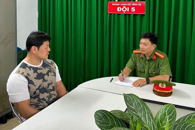 Phá tụ điểm mại dâm cho người nước ngoài tại nhà hàng ở TPHCM ảnh 1