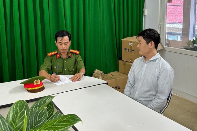 Phá tụ điểm mại dâm cho người nước ngoài tại nhà hàng ở TPHCM ảnh 3