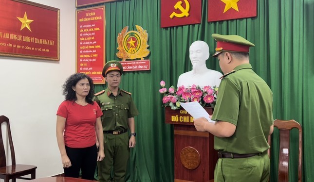 Bà Nguyễn Phương Hằng yêu cầu bà Hàn Ni và đồng phạm bồi thường 500 tỷ đồng ảnh 1