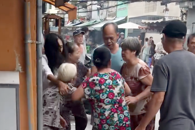 Hãi hùng lời kể của nhân chứng vụ thanh niên khỏa thân chém 3 người rồi tự sát ở TPHCM ảnh 3