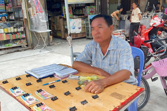 Hãi hùng lời kể của nhân chứng vụ thanh niên khỏa thân chém 3 người rồi tự sát ở TPHCM ảnh 2