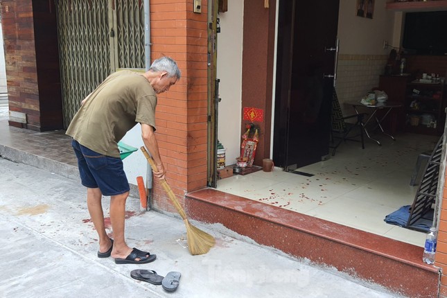 Thanh niên khoả thân rượt chém hàng loạt người ở TPHCM rồi tự sát ảnh 2
