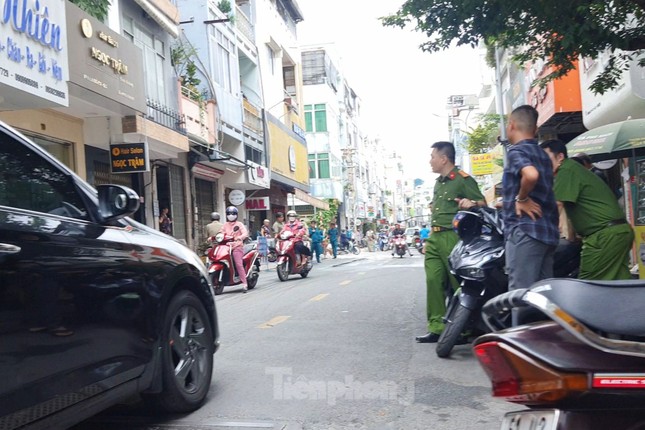 Thanh niên khoả thân rượt chém hàng loạt người ở TPHCM rồi tự sát ảnh 1