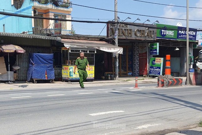 Hai đối tượng cầm vật giống súng cướp ngân hàng ở vùng ven TPHCM ảnh 3