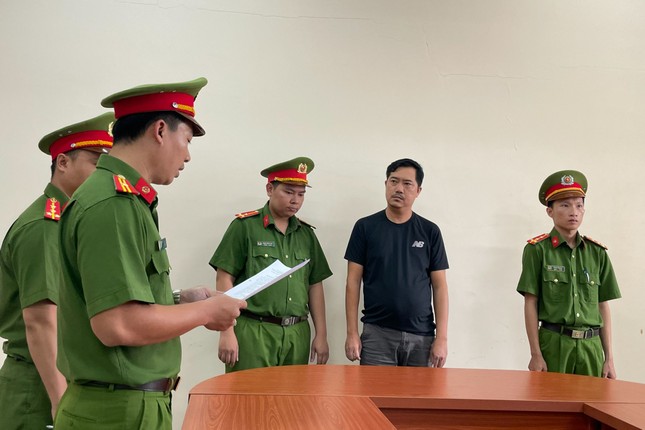 Phá đường dây buôn lậu điện thoại từ Campuchia về TPHCM trị giá gần 300 tỷ đồng ảnh 1