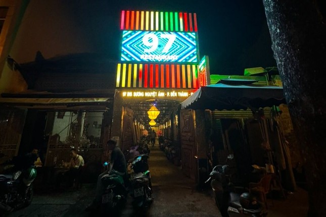 Nhà hàng ở trung tâm TPHCM ‘nuôi’ 60 tiếp viên nữ để múa sexy, bán dâm ảnh 2