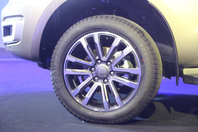 Ford Everest 2018 có giá bán từ hơn 1,1 tỷ đồng ở Việt Nam ảnh 7