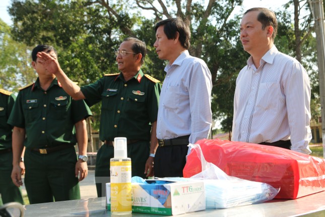 Bên trong khu vực cách ly 28 người về từ vùng dịch tại Trường quân sự Cần Thơ ảnh 7