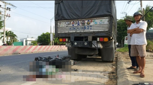 Tông vào đuôi xe tải đang dừng ven đường, nam thanh niên tử vong tại chỗ ảnh 1