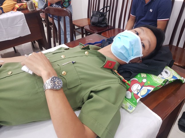 Chủ nhật Đỏ ở Kiên Giang: Thượng uý công an 21 lần hiến máu ảnh 1