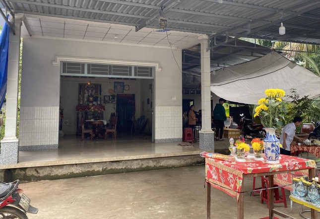 Tiền Giang: Vì sao nghi phạm 14 tuổi đầu độc cha và bà nội? ảnh 1