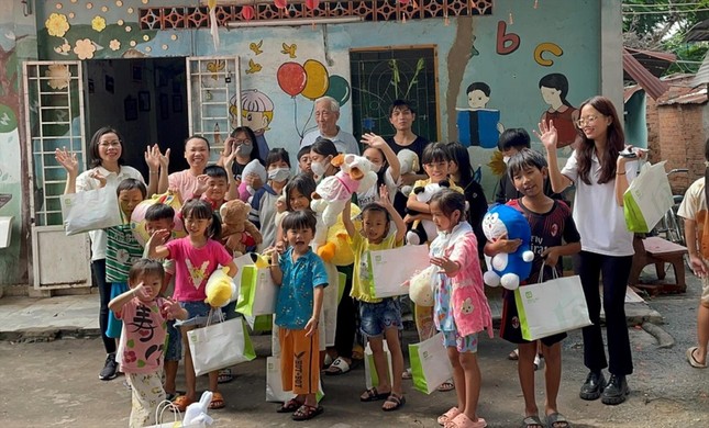 Mưu sinh với nghề lạ - Kỳ 3: Người 'khâu' kỷ niệm ảnh 1