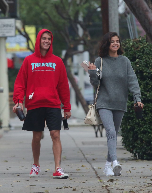 It's been a long time since they broke up, why is Selena Gomez still silently liking Jelena couple's fan account?  photo 2