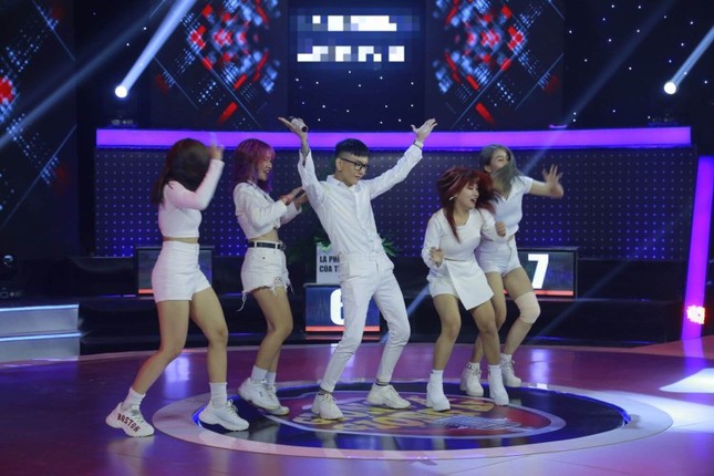 Miu Lê “tức cái lồng ngực” khi Lou Hoàng “quăng miếng rớt” ở “Giọng Ải Giọng Ai“ ảnh 5