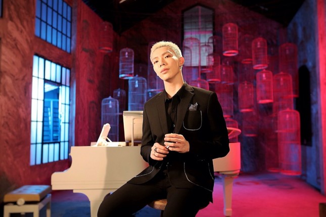 Erik kết hợp với đàn em Alex Dương (The Voice) kể chuyện tình đơn phương trong MV mới ảnh 4