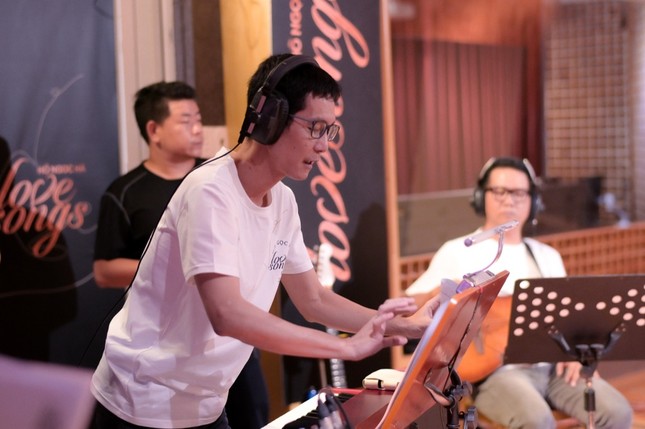Dù đang mang bầu nhưng Hồ Ngọc Hà vẫn tích cực ra mắt album và show diễn mới ảnh 3