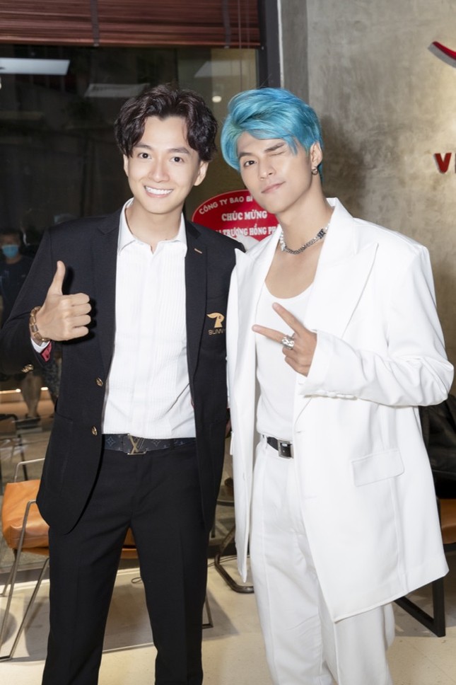 Gần nửa showbiz Việt đến chúc mừng Ngô Kiến Huy lên chức ông chủ tiệm cà phê ảnh 5