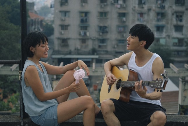 “Sài Gòn trong cơn mưa” ấn định ngày trở lại sau khi trì hoãn, tung hẳn teaser và poster ảnh 2