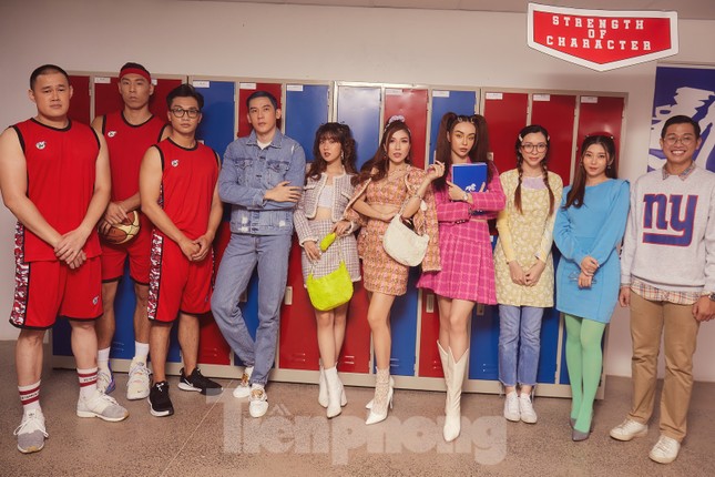 Trang Pháp hóa nữ thần tình yêu xinh đẹp, “rủ rê” hot boy bóng rổ tham gia MV mới ảnh 2