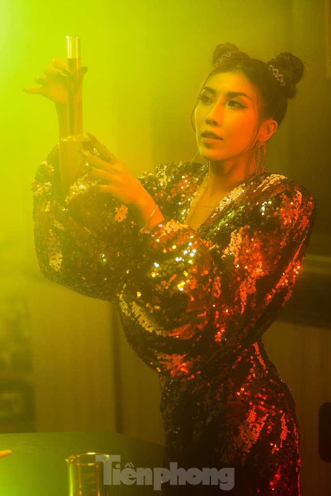 Trang Pháp hóa nữ thần tình yêu xinh đẹp, “rủ rê” hot boy bóng rổ tham gia MV mới ảnh 1