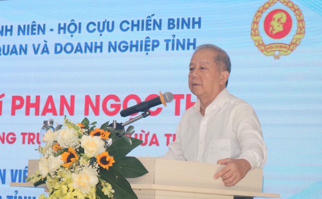 Phó Bí thư Thường trực Tỉnh ủy TT-Huế nói chuyện chuyên đề với thanh niên, cựu chiến binh ảnh 1