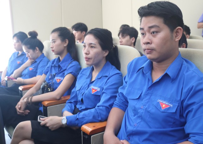 Phó Bí thư Thường trực Tỉnh ủy TT-Huế nói chuyện chuyên đề với thanh niên, cựu chiến binh ảnh 2