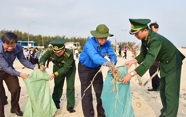 Khen thưởng nhiều cá nhân, tổ chức Đoàn tham gia xây dựng TT-Huế xanh, sạch, sáng ảnh 3