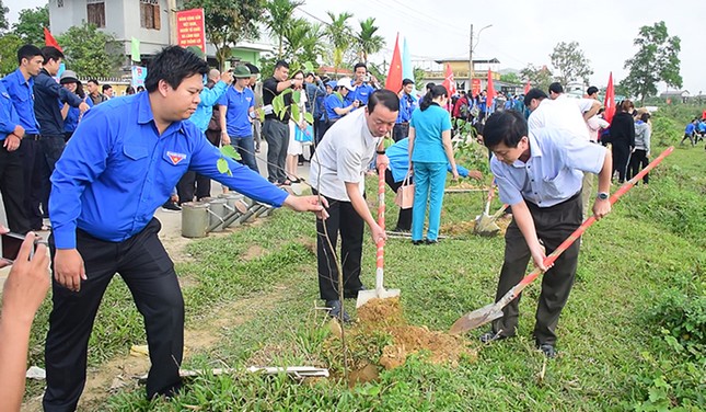 Khen thưởng nhiều cá nhân, tổ chức Đoàn tham gia xây dựng TT-Huế xanh, sạch, sáng ảnh 2