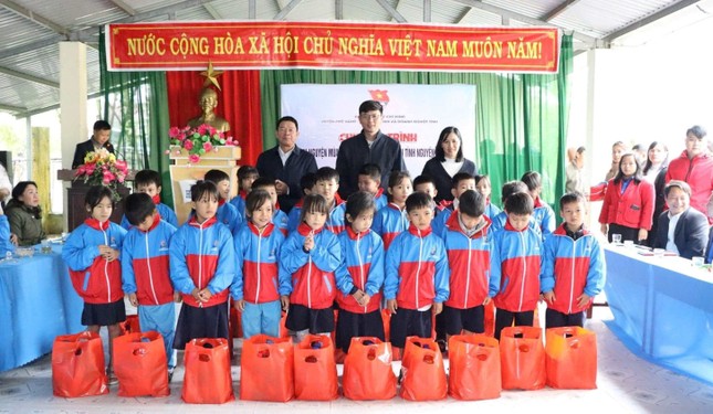 Mang Xuân tình nguyện đến với học sinh và người dân vùng sâu, vùng xa ảnh 1