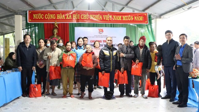 Mang Xuân tình nguyện đến với học sinh và người dân vùng sâu, vùng xa ảnh 4