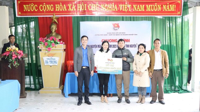 Mang Xuân tình nguyện đến với học sinh và người dân vùng sâu, vùng xa ảnh 5