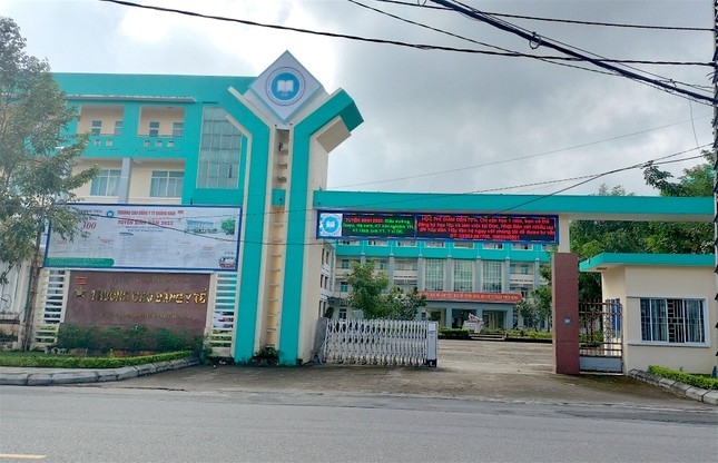 Hàng loạt cán bộ, giảng viên ở Quảng Nam ngừng việc tập thể vì bị nợ lương 6 tháng ảnh 1
