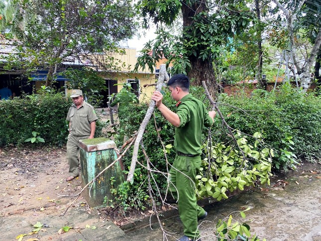 Quân đội, công an huy động 100% quân số ứng phó bão số 9 ảnh 16